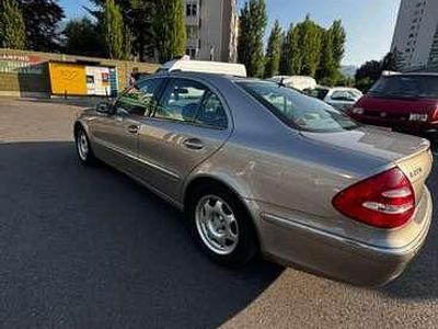 Gebraucht 2003 Mercedes E220 Elegance Limousine | € 9.000