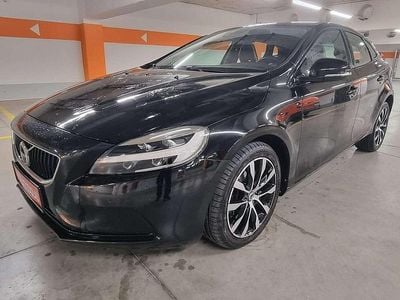 Schwarz Gebraucht 2018 Volvo V40 Momentum Kombi | € 14.990 (Teuer)