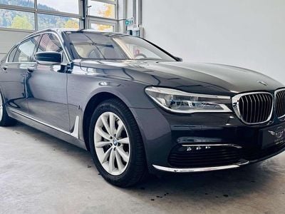 Grau Gebraucht 2017 BMW 740 Limousine | € 29.990