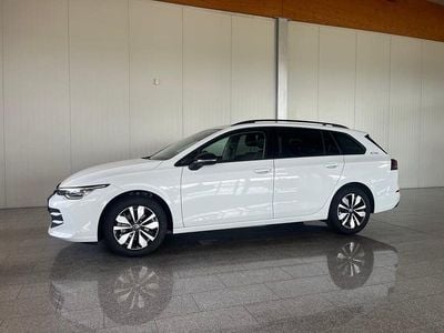 Weiss metallic Gebraucht 2024 VW Golf VIII Life Kombi | € 26.990 (Etwas zu teuer)