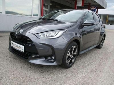 Grau Neu 2025 Toyota Yaris Hybrid Active Limousine | € 24.880 (Fairer Preis)