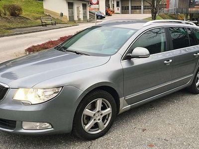 Grau Gebraucht 2011 Skoda Superb Comfort Kombi | € 5.555 (Fairer Preis)