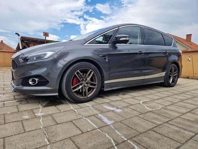 Grau Gebraucht 2015 Ford S-MAX ST-Line Van / Kleinbus | € 18.900 (Teuer)