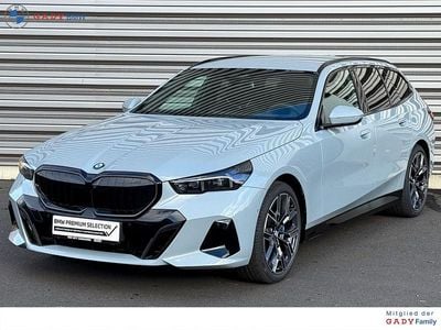 Gebraucht BMW 540 Shadowline 303 PS (222 kW) 2025 M brooklyn grau Kombi