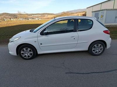 Gebraucht Peugeot 206 60 PS (44 kW) 2012 Weiß Limousine