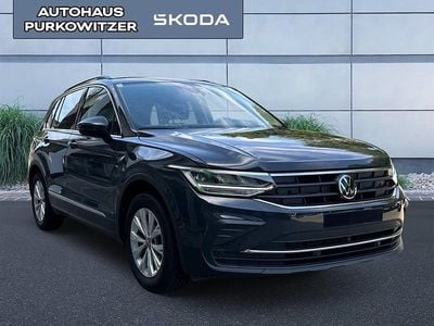 Mittelgrau normal Gebraucht 2023 VW Tiguan Life SUV | € 33.490 (Etwas zu teuer)
