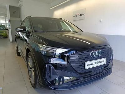 Schwarz metallicperleffektno Gebraucht 2022 Audi Q4 e-tron Ambiente SUV | € 34.990 (Teuer)