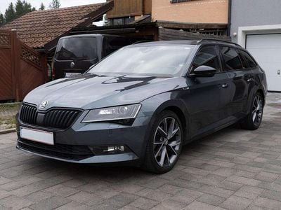 Grau Gebraucht 2019 Skoda Superb SportLine Kombi | € 25.950 (Etwas zu teuer)