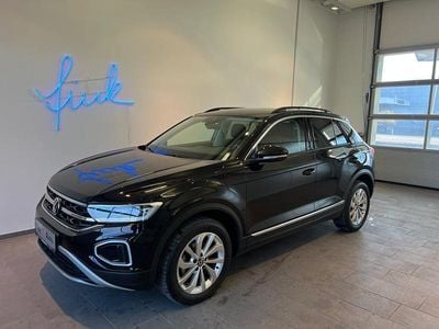 Schwarz metallicperleffektno Gebraucht 2024 VW T-Roc Style SUV | € 30.990 (Fairer Preis)