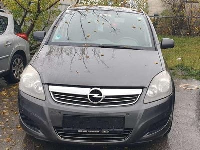 Grau Gebraucht 2011 Opel Zafira Van / Kleinbus | € 1.900 (Guter Preis)