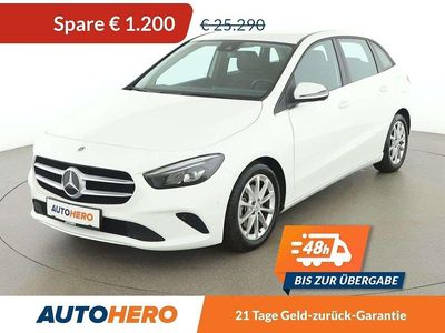 Weiß Gebraucht 2022 Mercedes B180 Style Van / Kleinbus | € 24.090 (Guter Preis)