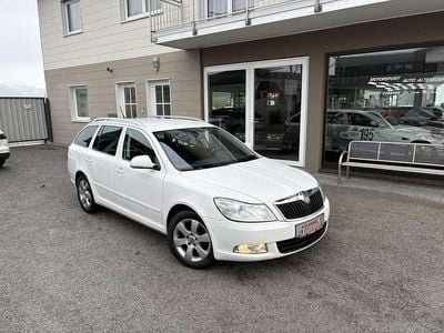 Gebraucht Skoda Octavia Elegance 105 PS (77 kW) 2011 Weiß Kombi