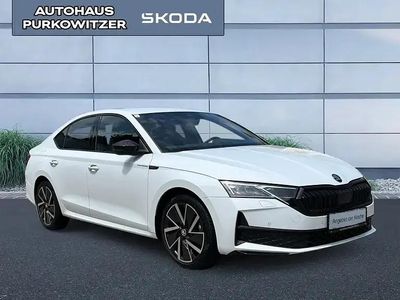 Weiss metallic Gebraucht 2024 Skoda Octavia SportLine | € 35.990