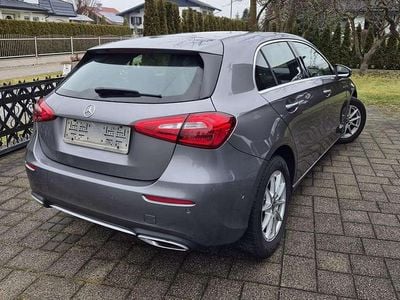 Gebraucht Mercedes A180 116 PS (85 kW) 2019 Grau Kleinwagen
