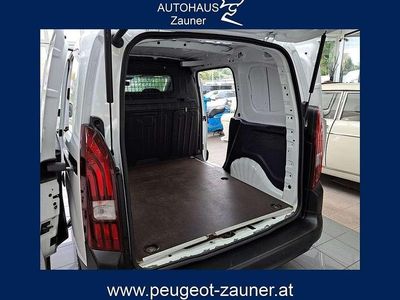 Weiß Gebraucht 2023 Peugeot Partner Premium Van / Kleinbus | € 17.490 (Etwas zu teuer)