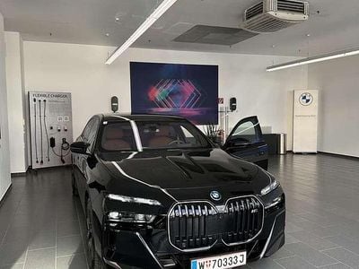 Schwarz Gebraucht 2024 BMW M760e Executive Limousine | € 128.000