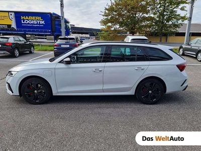Weiss metallic Gebraucht 2021 Skoda Octavia RS Kombi | € 27.900 (Teuer)