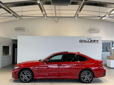 Gebraucht BMW 330e M Sport 184 PS (135 kW) 2023 Rot Limousine