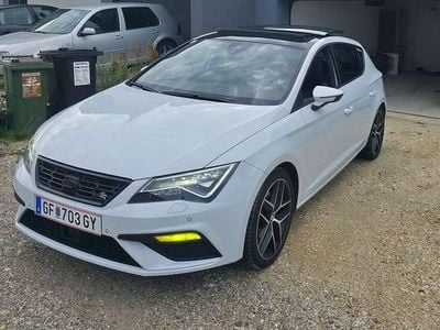 Weiß Gebraucht 2019 Seat Leon FR Coupé | € 20.999