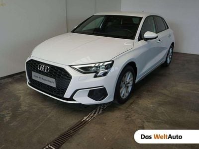 Weiss normal Gebraucht 2023 Audi A3 Ambiente Limousine | € 27.950 (Etwas zu teuer)