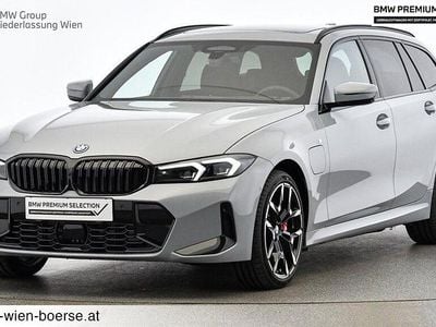 Gebraucht BMW 330e Efficient Dynamics 294 PS (216 kW) 2025 M brooklyn grau
