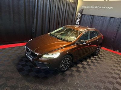 Braun Gebraucht 2016 Volvo V40 Kinetic Kleinwagen | € 11.490 (Fairer Preis)
