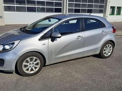 gebraucht Kia Rio 12 MPI Silber