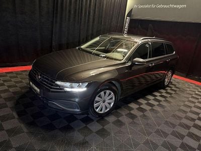 Grau Gebraucht 2023 VW Passat Basis Kombi | € 22.490 (Guter Preis)