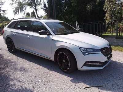 Weiß Gebraucht 2021 Skoda Superb SportLine Kombi | € 33.000 (Teuer)