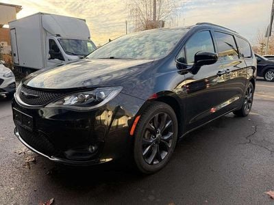 Schwarz Gebraucht 2021 Chrysler Pacifica Van / Kleinbus | € 36.000