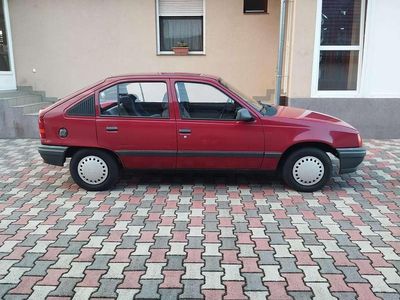 Rot Gebraucht 1989 Opel Kadett Limousine | € 2.000