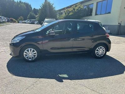 Gebraucht Peugeot 208 Active 68 PS (50 kW) 2013 Braun Kleinwagen