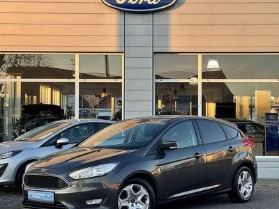 Grau Gebraucht 2015 Ford Focus Trend Limousine | € 6.990 (Guter Preis)