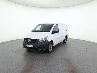 Weiß Gebraucht 2024 Mercedes Vito Van / Kleinbus | € 43.188 (Fairer Preis)