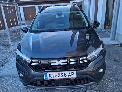 Grau Gebraucht 2023 Dacia Jogger Extreme Van / Kleinbus | € 19.200 (Fairer Preis)