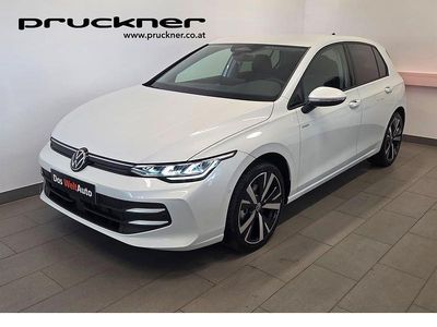 Weiss metallicperleffekt Neu 2025 VW Golf VIII Limousine | € 31.990 (Fairer Preis)