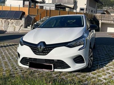 Weiß Gebraucht 2022 Renault Clio V Equilibre Limousine | € 13.100 (Fairer Preis)