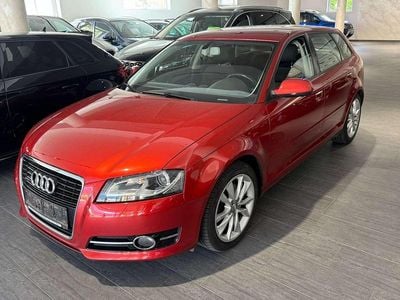 Gebraucht Audi A3 Attraction 160 PS (117 kW) 2012 Rot Limousine