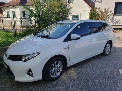 Toyota Auris Hybrid