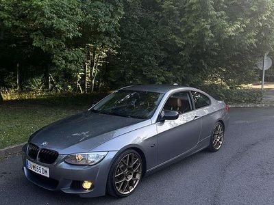 Grau Gebraucht 2011 BMW 325 Coupé | € 17.325