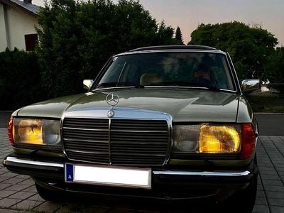Grün Gebraucht 1983 Mercedes 300 Limousine | € 10.000