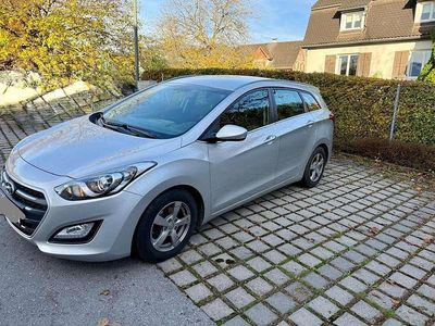 Silber Gebraucht 2015 Hyundai i30 Comfort Kombi | € 8.500 (Guter Preis)