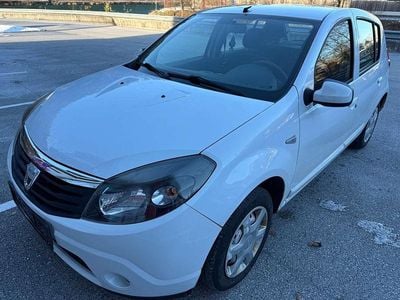 Weiß Gebraucht 2010 Dacia Sandero Basis Kleinwagen | € 1.800