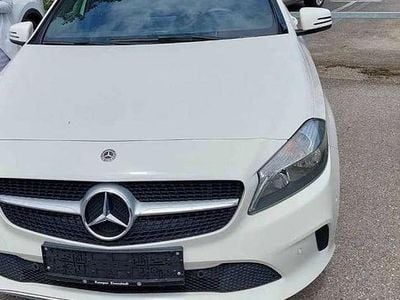 Weiß Gebraucht 2017 Mercedes A200 Kleinwagen | € 23.000