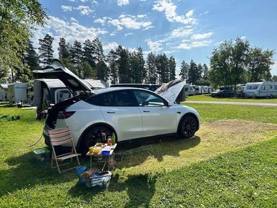 Weiß Gebraucht 2023 Tesla Model Y Performance SUV | € 41.900 (Etwas zu teuer)