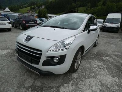 Weiß Gebraucht 2012 Peugeot 3008 Limousine | € 4.000