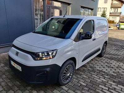 Weiß Gebraucht 2022 Fiat e-Doblò Van / Kleinbus | € 31.990
