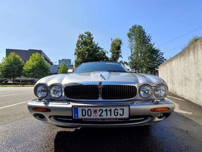 Silber Gebraucht 1999 Jaguar XJ8 Executive Limousine | € 13.000