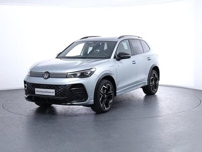 Silber metallic Neu 2025 VW Tiguan Sport SUV | € 53.270 (Teuer)