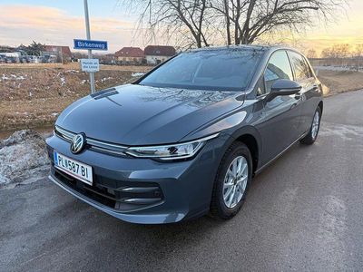 Neu VW Golf VIII 115 PS (84 kW) 2026 Mittelgrau  metallic